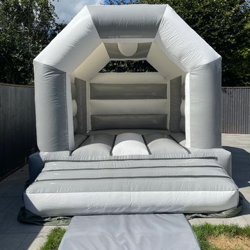 PLAIN BLACK AND WHITE UNISEX BOUNCY CASTLE HIRE NEAR ME  #SLOUH #FULMER #GERRARDS CROSS #STOKE POGES