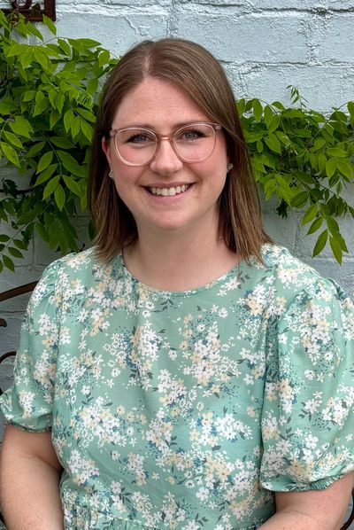 Emily, a clinical hypnotherapist based in Leicester, UK, offering compassionate, evidence‑based supp