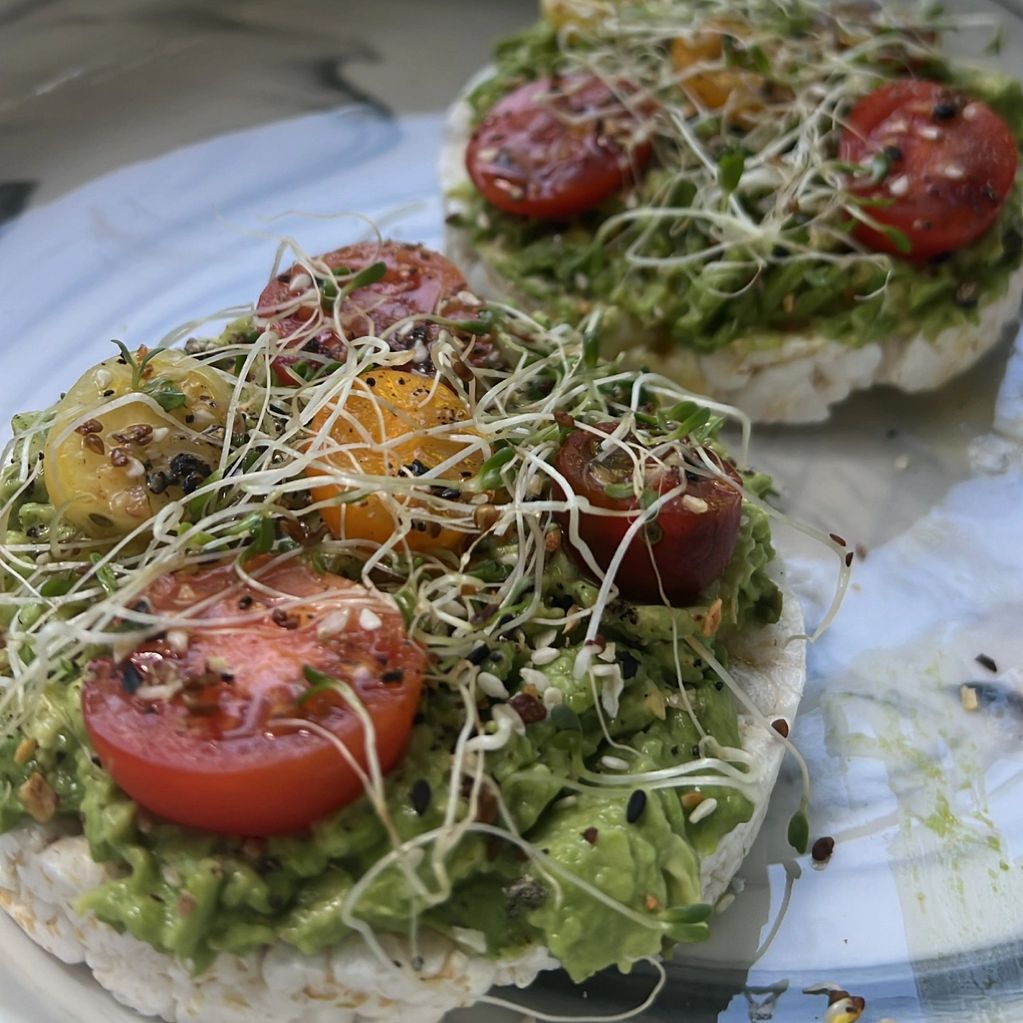 Easy go - to rice cake avocado toast 
