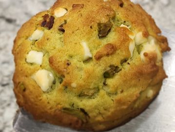 Pistachio wirh white chocolate chips. 