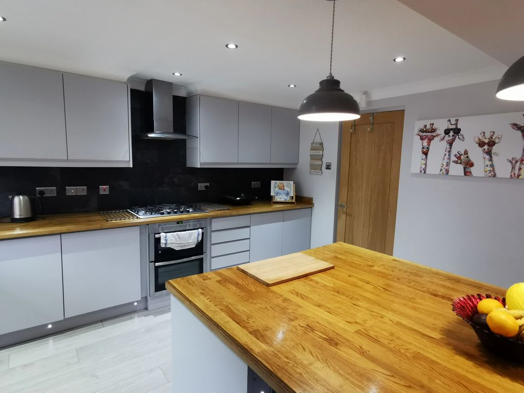 Bespoke kitchen cabinetry finished in Dulux ''Cornflower white'' eggshell, 
with high-gloss tops