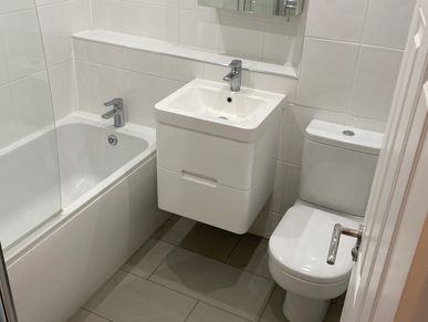 Shower Bath Bathroom Suite Installer Essex