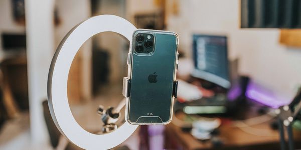 Ring light and iphone camera ready to take picture