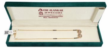 Elegant gold necklace in a green velvet box.
