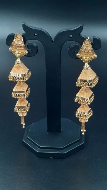 Elegant gold-toned layered earrings.
