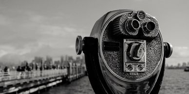 Black and white image of binoculars