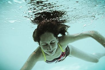 watsu underwater waterismylife טיפולי מים הידרותרפיה וואטסו בריכה הריון במים