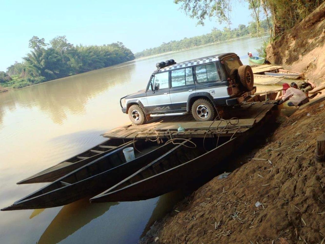 4x4 Thailande sans chauffeur, conducteurs expérimentés, Enduro Moto, nuit chez l'habitant, Aventure