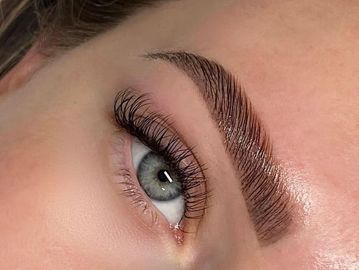 Semi permanent dye to darken,define and shape brows hairs for fuller, more polished look that last 1