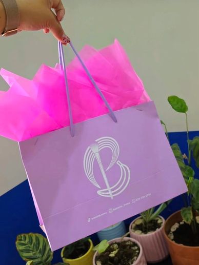 Bolsas de papel color lila personalizadas con tu logo
