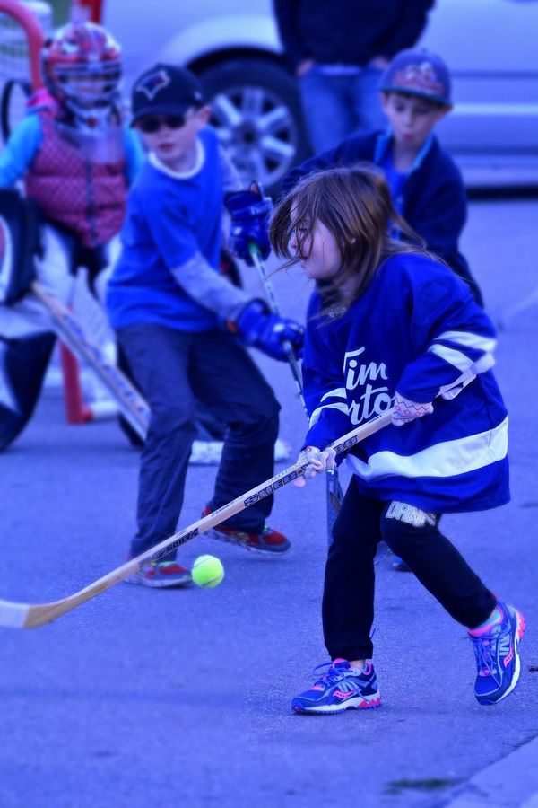 Road
Hockey
Outside
Tennis
Ball
Stick
Blue
Jersey
Boy
Girl