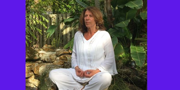 Tina Brigitini in meditation on the rocks