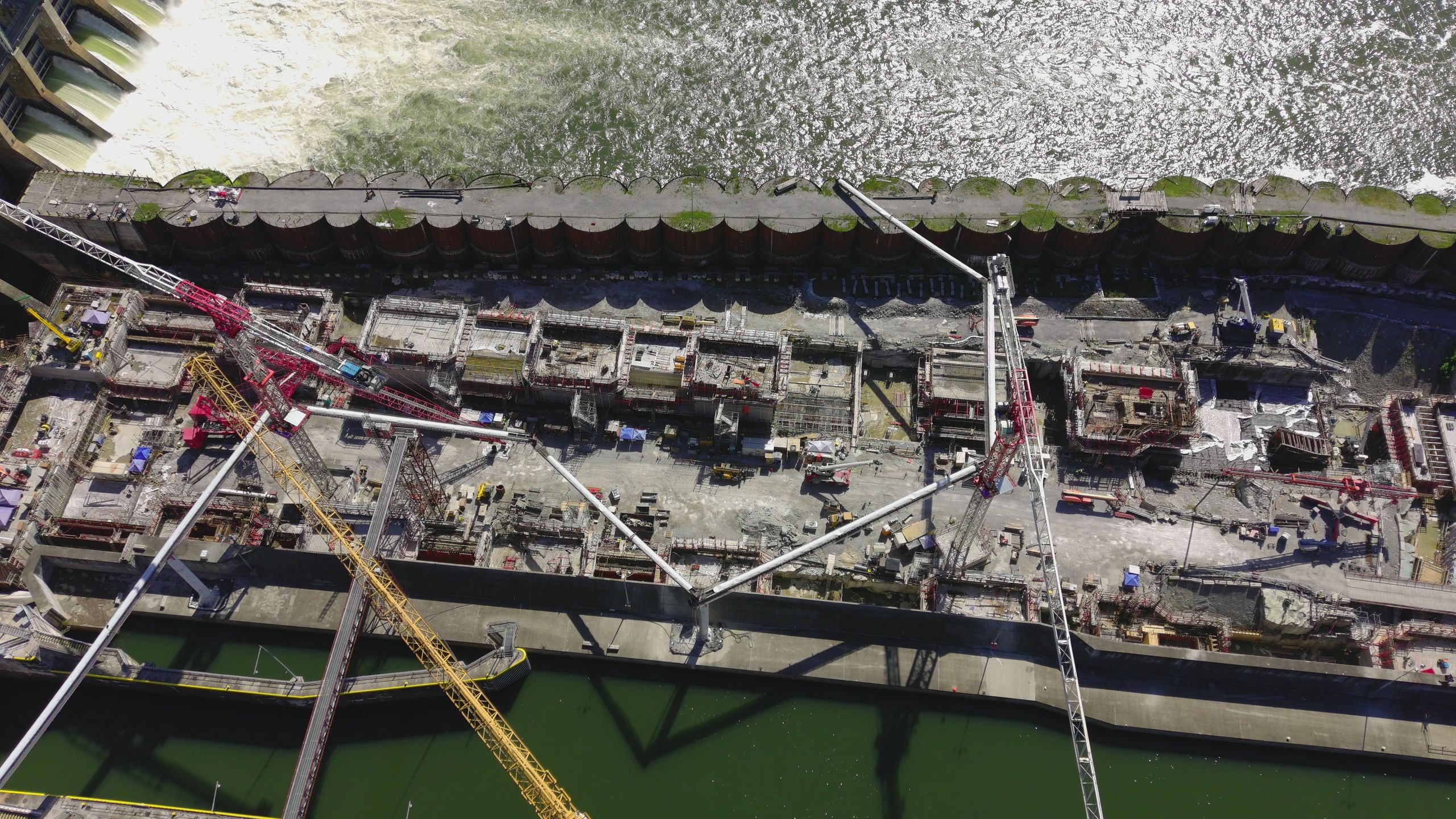 Inside the cofferdam the new lock construction is taking shape.
2017-10-17