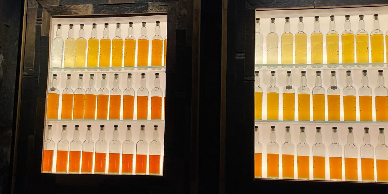 Display at Glengoyne showing oak influence on whisky color and angel's share reduction