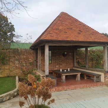 Outdoor dining with paving and oak