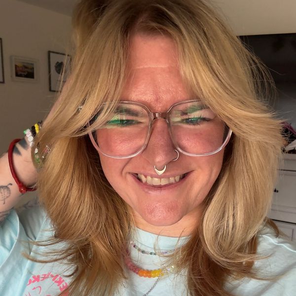 Roxanne healthy hair and low maintenance blonde specialist 