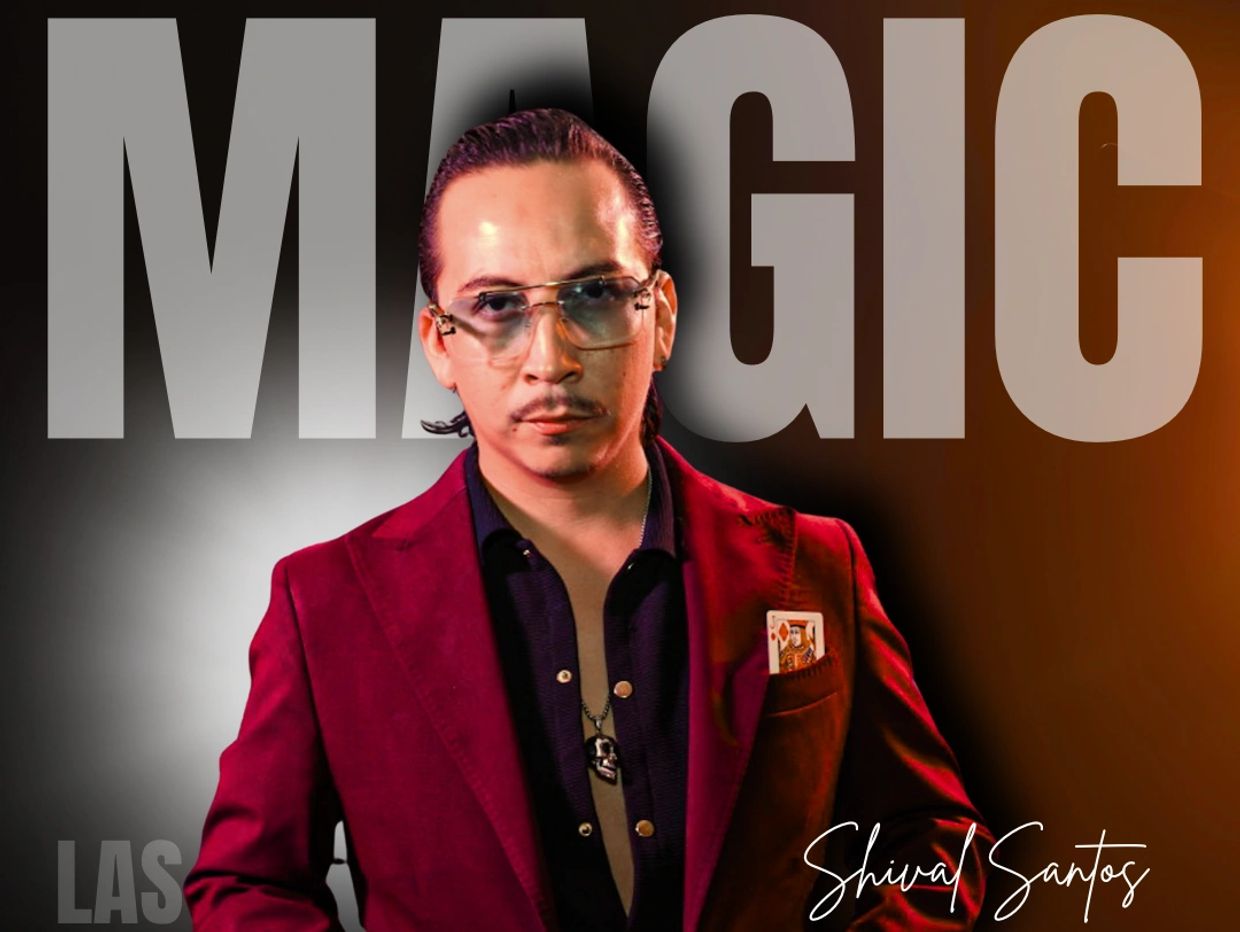 Shival Santos corporate magician in las vegas. spanish magician for corporate event