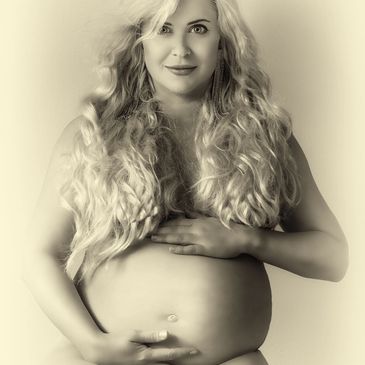 Creative fine art maternity photography.