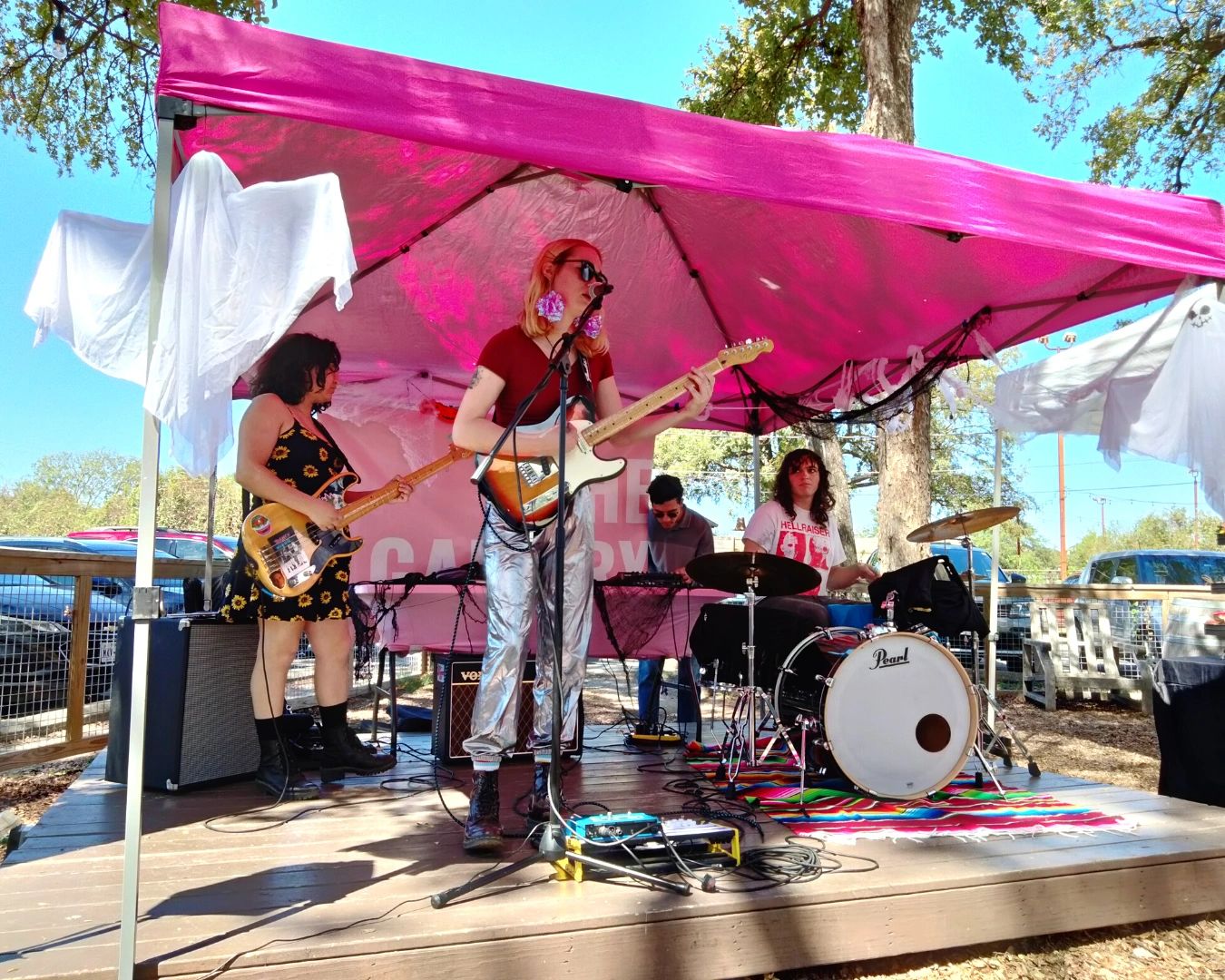 ART IN ATX

Learn about our art market series and sign up to be a vendor, performer, or volunteer!