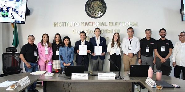 Entrega de constancia de mayoría y validez de Diputación al H. Congreso de la Unión en el INE.