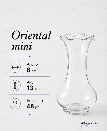 Mini glass vase with 8 cm width and 13 cm height.