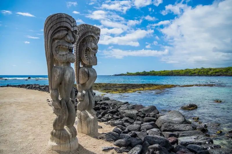 Wooden carved kiʻi statues at Puʻuhonua o Hōnaunau National Historical Park in South Kona, Big Islan