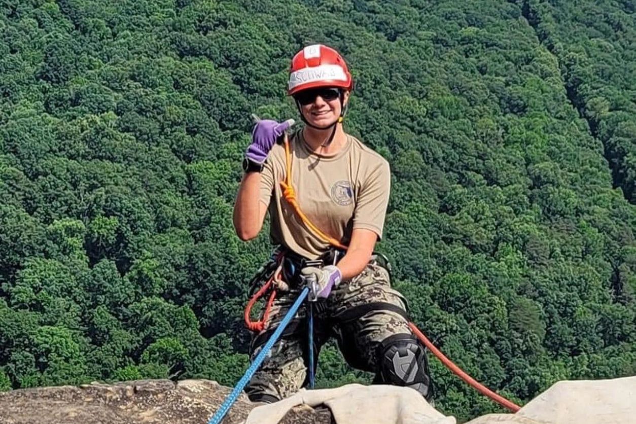 Cadet repelling off Signal Mountain in Tennessee