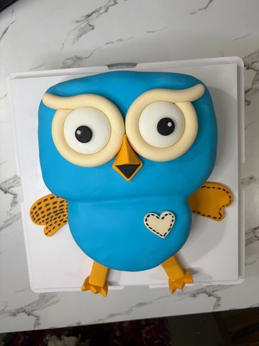 A fully fondant-made cake sculpted into a 3D cartoon character.
