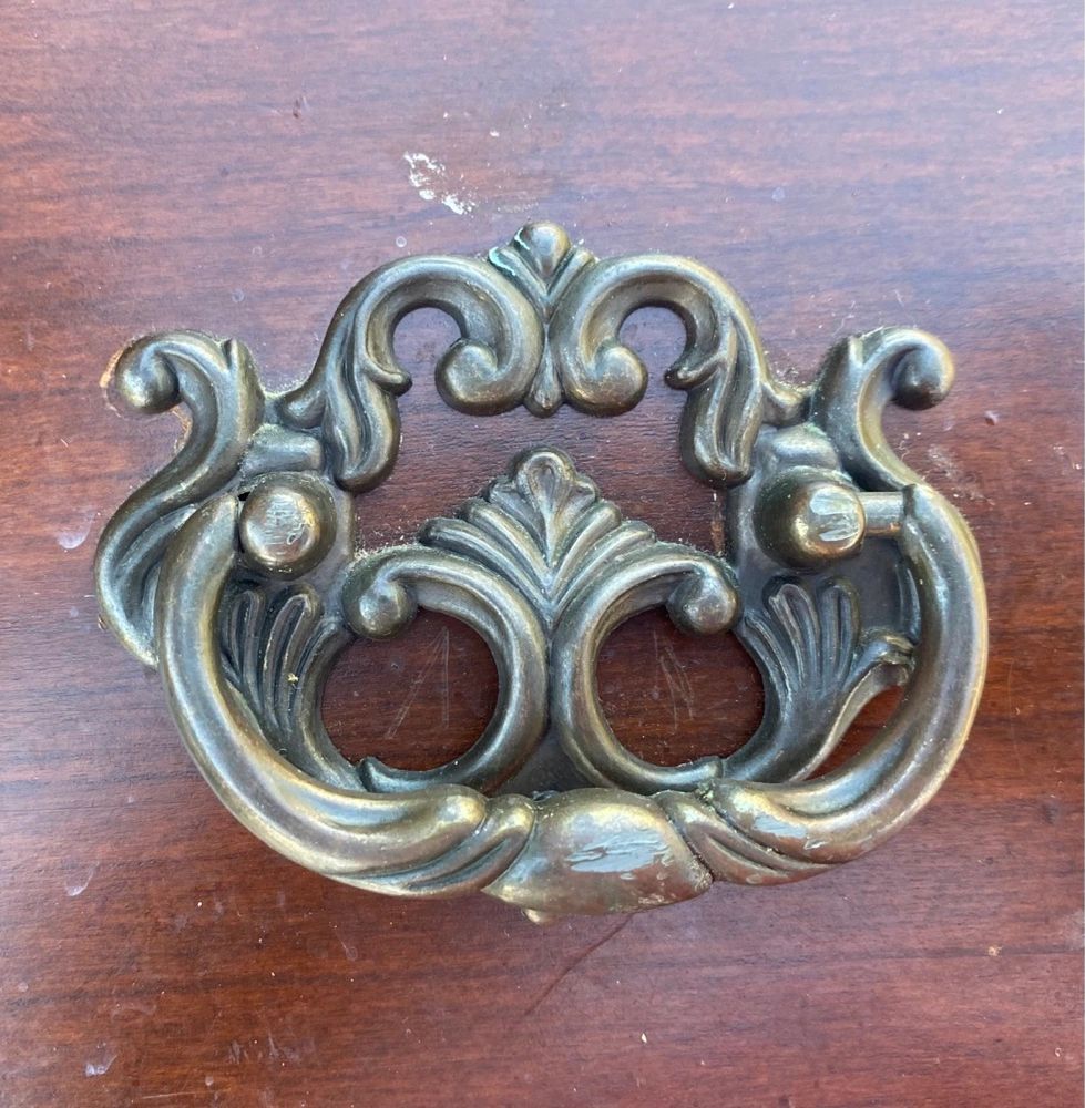 7 Small Ornate Bronze Shell Pulls