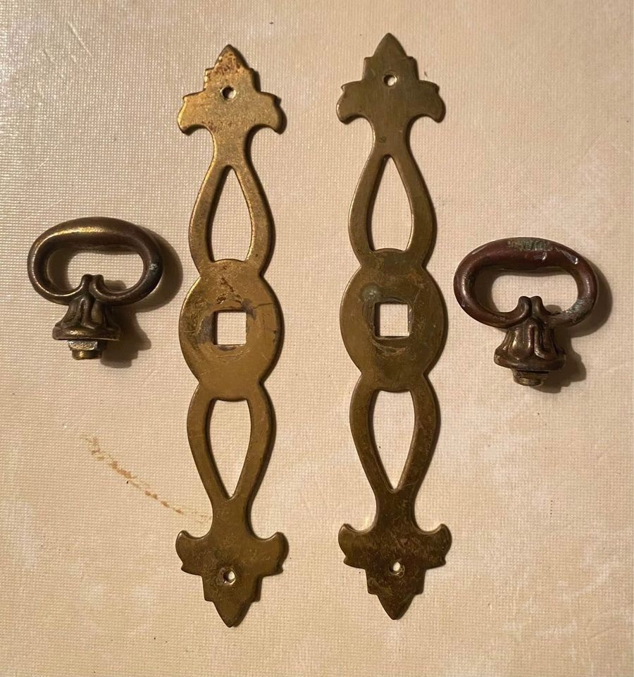 2 Thomasville Pulls With Plates