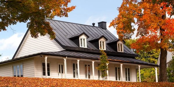 White house surrounded by autumn trees.