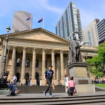international students on a guided tour of Melbourne
