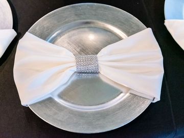 Affordable table decor , wedding decor, event decor, charger plate, event rentals, DIY, planning