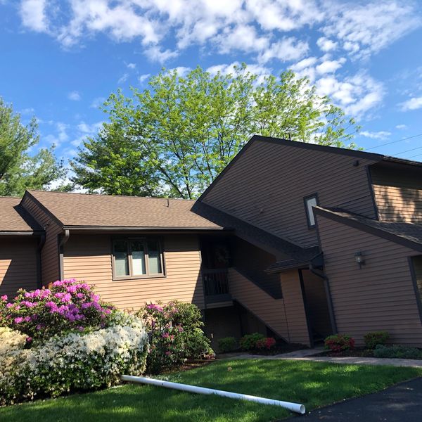 Professional contractor installing siding in Macungie, PA.
