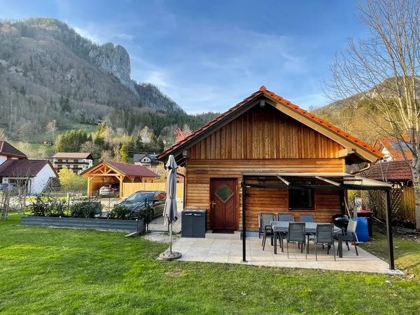 Chalet - Frontansicht - Sommer