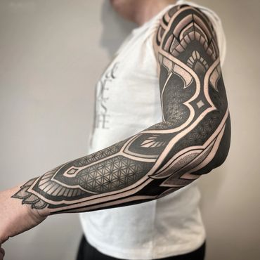 Freehand geometrical arm sleeve by Pierre marcel. Munich, Germany. blackwork artist.