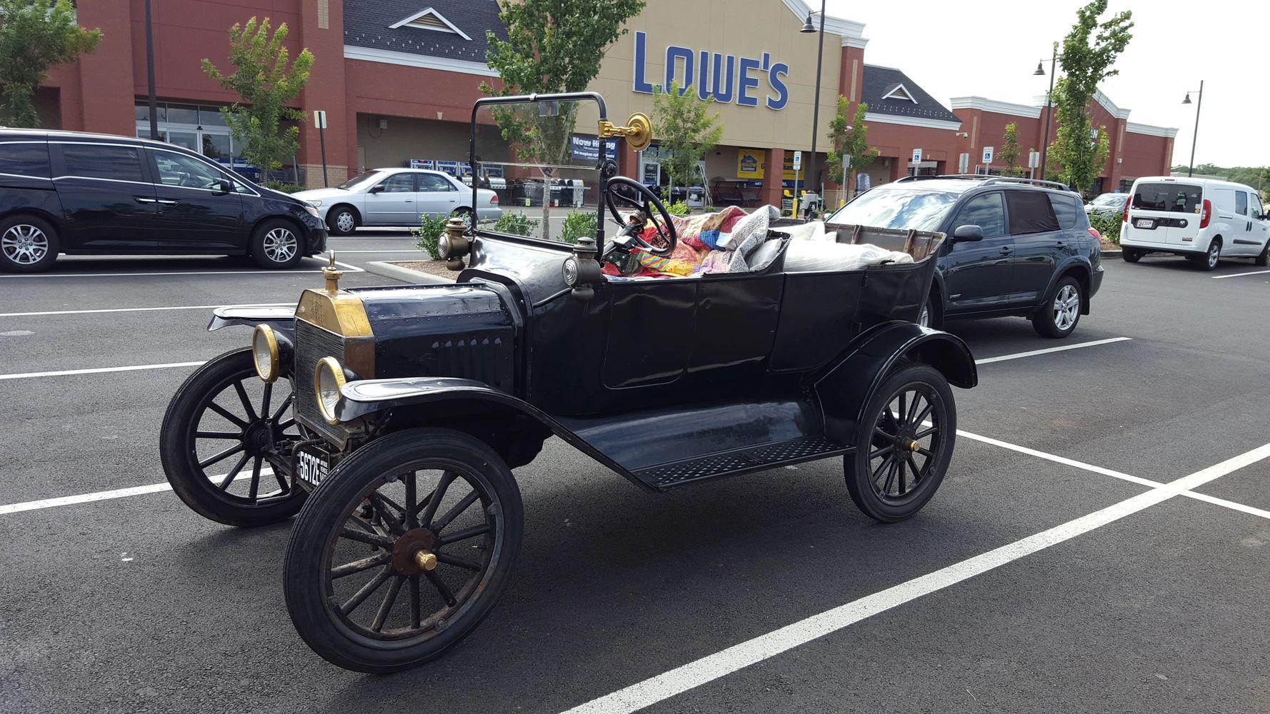 A 1915 Touring car on a Harry Homeowner run