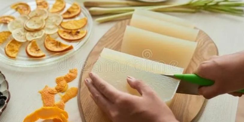 Cutting a soap base