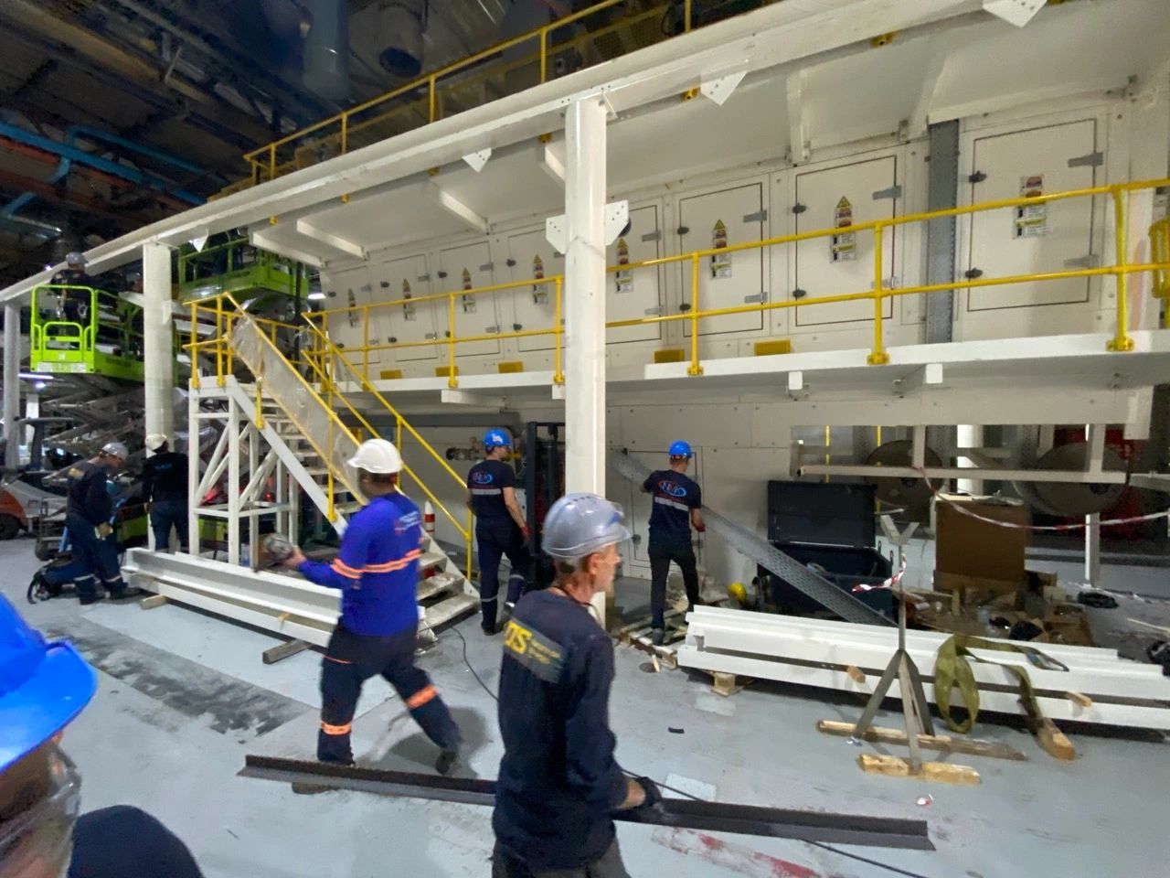 Kocaeli devamlı şantiyesinde çalışan NMK elektrik ve mekanik saha ekibi