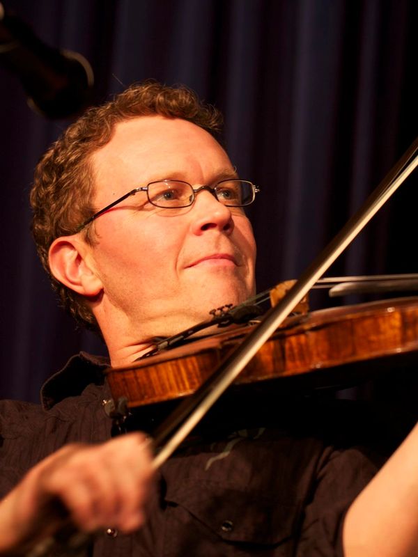 Peter Schwarz performing on Cajun Fiddle