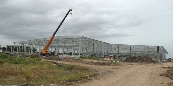 CRANE ERECTING PREFABRICATED PRE-ENGINEERED STEEL STRUCTURE