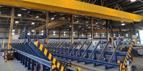 OVERHEAD CRANE IN STEEL FABRICATION SHOP