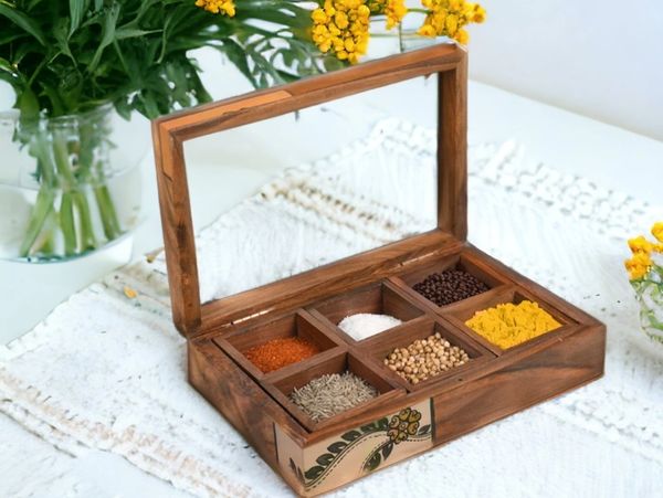 A spice box with 6 slots and a spoon