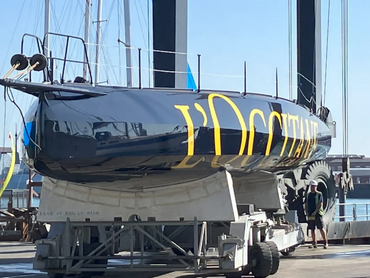 Boat painting Gosport Yacht painting Awlgrip paint yacht topsides painting spray painting services