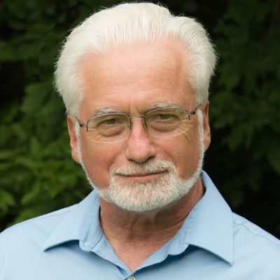 Murder Mystery Writer Jack Pachuta has over 40 years of experience with interactive mystery scripts.