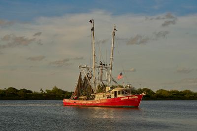 Shrimp Boat coming into dock to unload.
