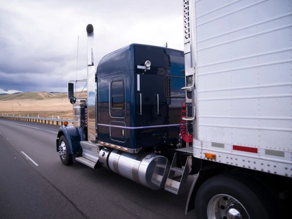 CDL driver with MC authority heading to an appoint to pick up dry freight