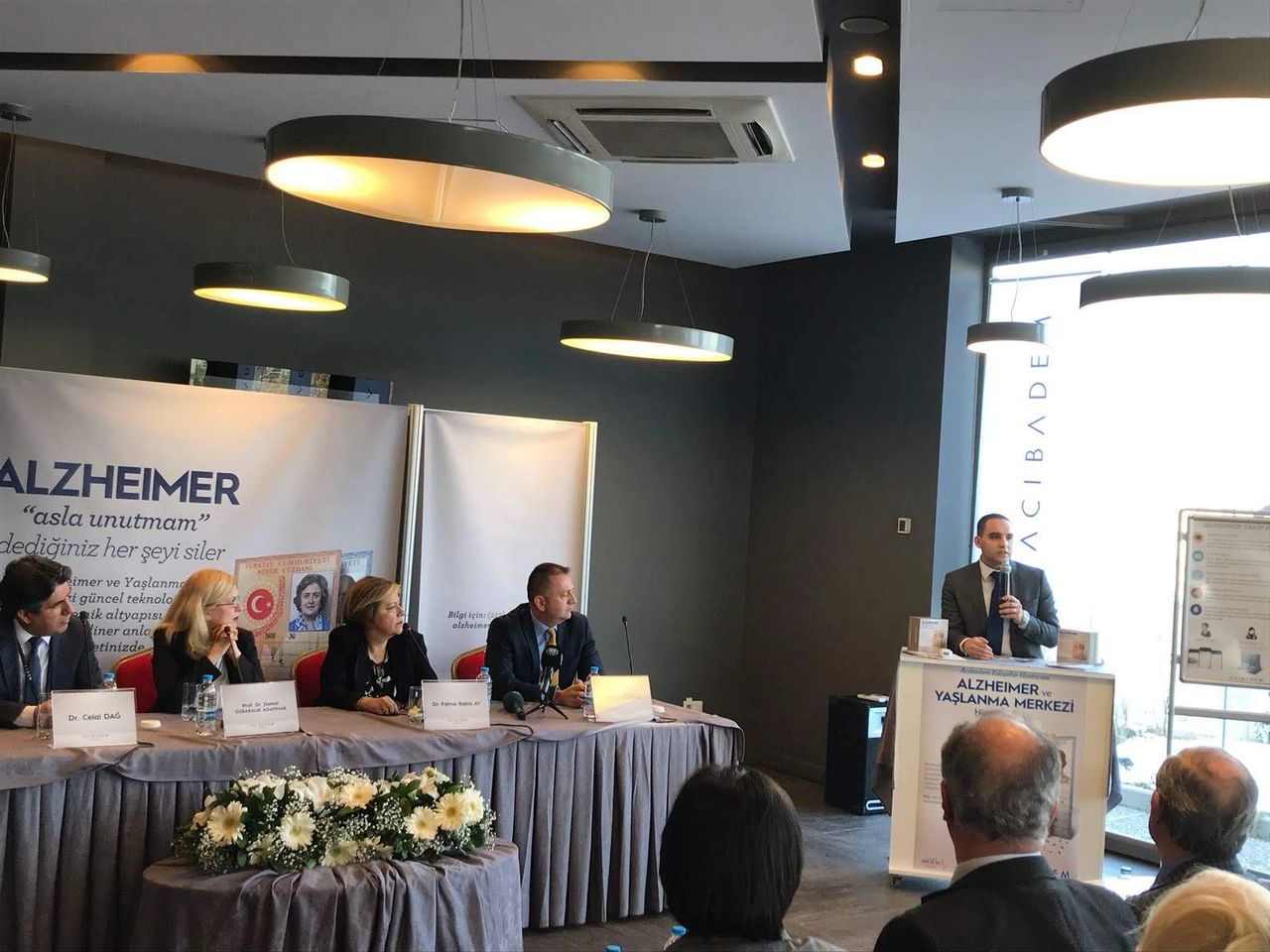 Acıbadem Eskişehir Hastanesinde Dijital Sağlık. Mobil Uygulama ile Alzheimer Takip Merkezi tanıtımı Acıbadem Eskişehir Hastanesinde Dijital Sağlık. Mobil Uygulama ile Alzheimer Takip Merkezi tanıtımı