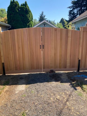 Front view overlap double drive gates with round top 
Portland Oregon cedar fence and gate installatI