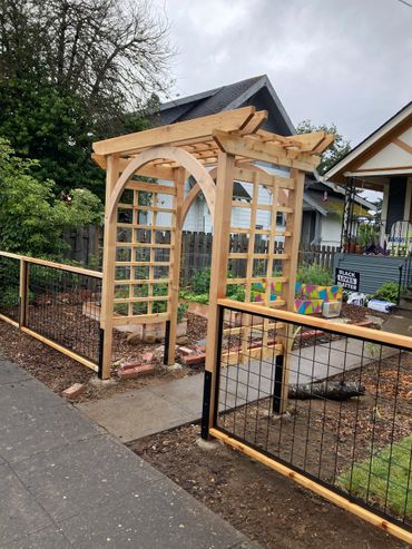 Portland Oregon cedar fence and gate installation 